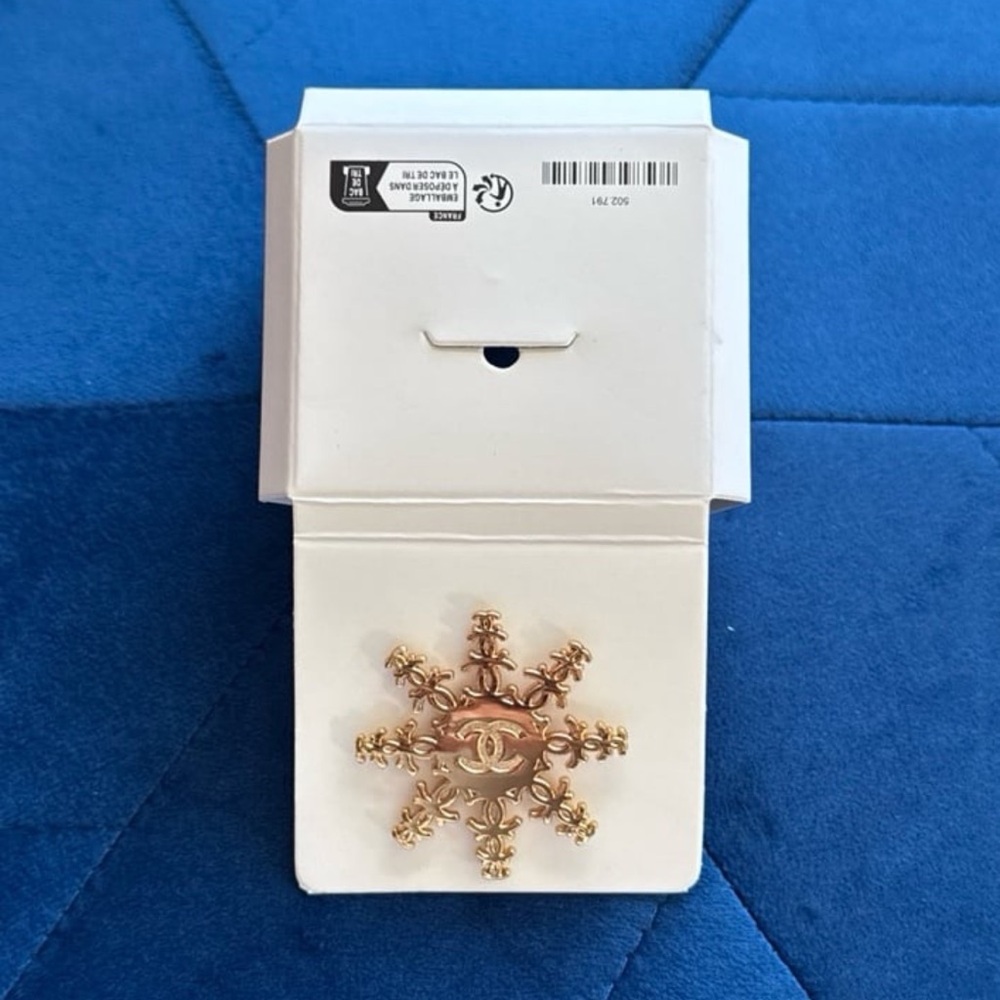 GWP CC Gold plated brooch